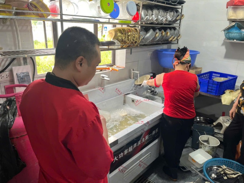 Máy rửa bát công nghiệp Bắc Giang